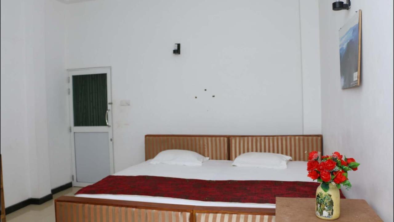 Suisse Villa Канді Екстер'єр фото